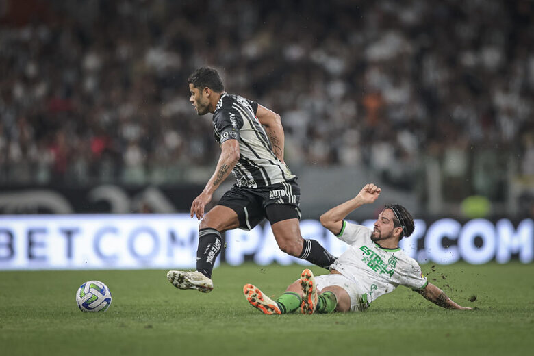 Hulk deixa de ser o capitão do Atlético-MG: ‘Chego com respeito nos árbitros, mas sou punido’