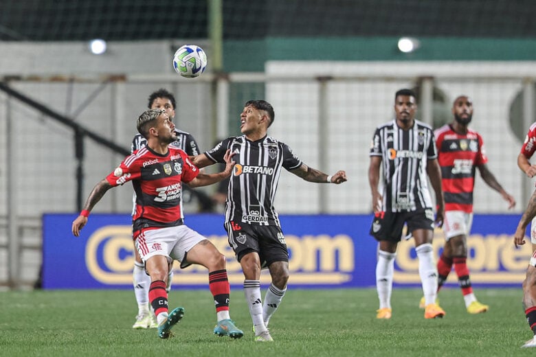 A coisa tá feia: Atlético sofre virada para Flamengo em sete minutos e amarga nove jogos sem vencer