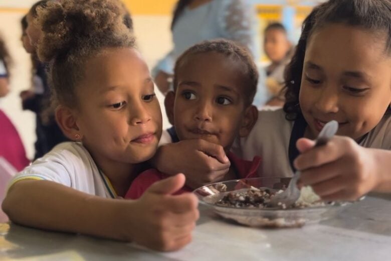 Previsto para 10 mil alunos, Kit Merenda em Casa começa a ser distribuído hoje