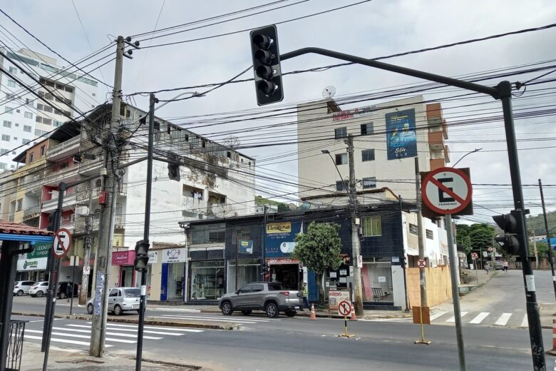 Atenção: semáforos do Centro Educacional e Cabritim recebem sincronização em Monlevade