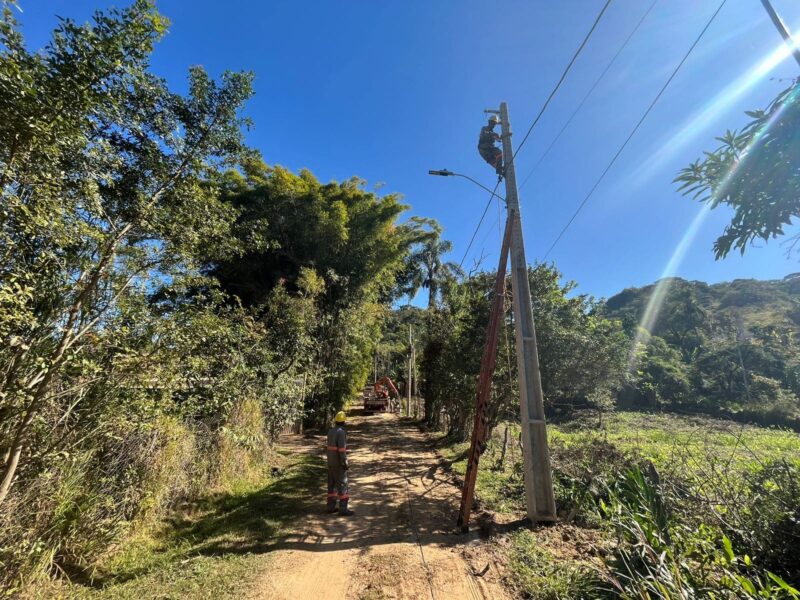 São Gonçalo: Ruas da comunidade Vargem Alegre recebem extensão de rede e iluminação de Led