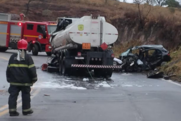 Grave acidente envolve caminhão-tanque, carreta bitrem e carro de passeio na BR-381