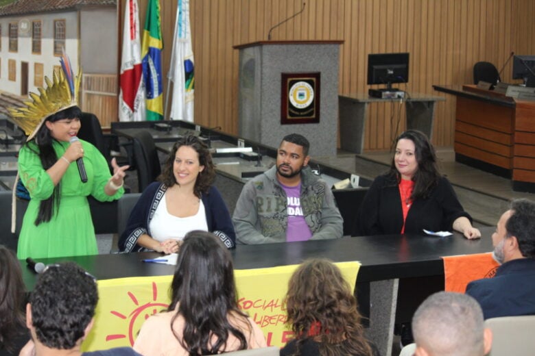 Em Itabira, deputadas Célia Xakriabá e Bella Gonçalves discutem impactos do Projeto Serpentina, da Vale