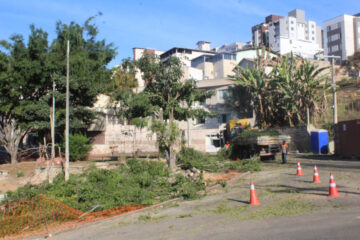 Moradores reclamam do corte de árvores em reforma de praça; Prefeitura de Itabira se posiciona