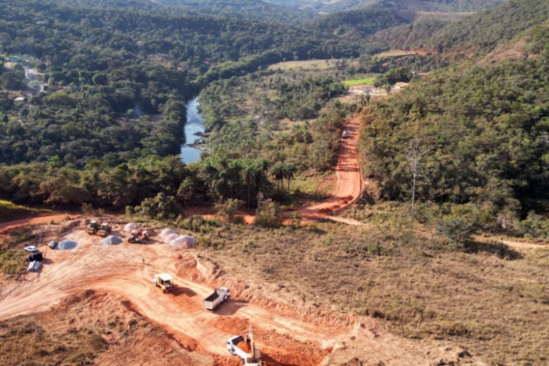 Começa a pavimentação da estrada entre São Gonçalo do Rio Abaixo e Santa Bárbara