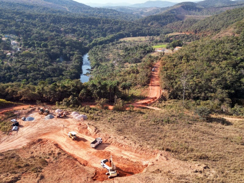 Começa a pavimentação da estrada entre São Gonçalo do Rio Abaixo e Santa Bárbara