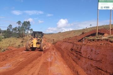 Começam as obras de pavimentação da estrada que liga Alvorada de Minas à MG-010