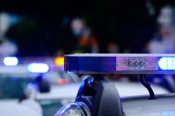 Pai e madrasta são presos acusados de espancar até a morte uma criança de quatro anos