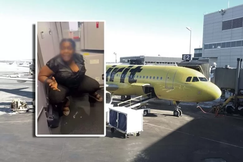 Em prantos, passageira urina no chão do avião após ser impedida de ir ao banheiro