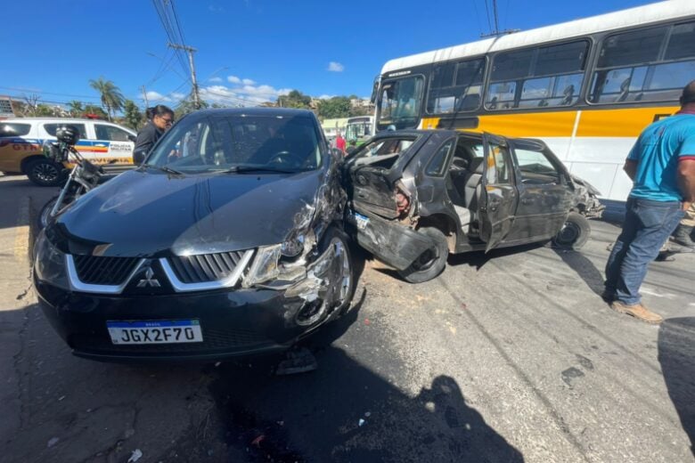 Engavetamento deixa idosa ferida na rua Humberto Campos