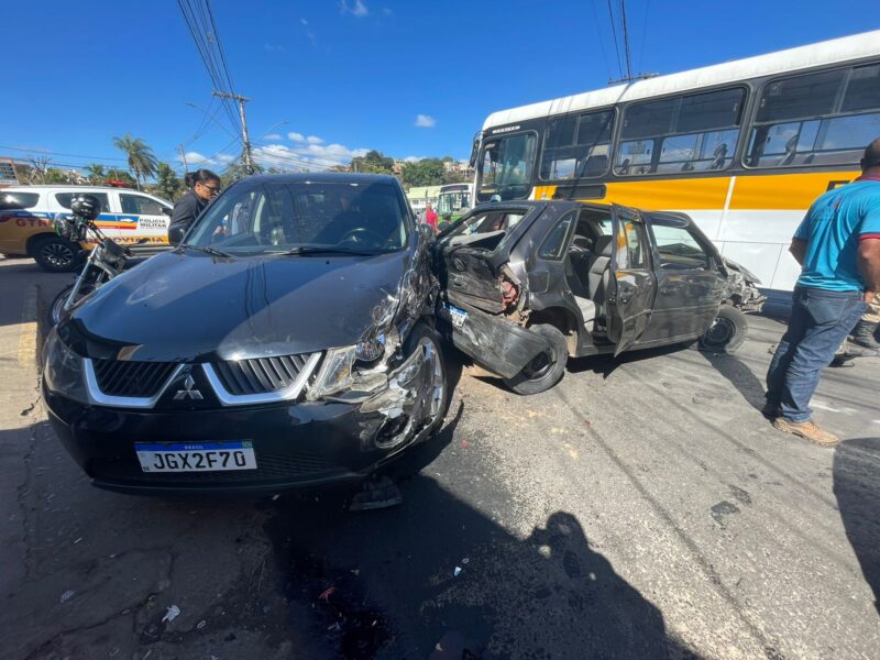 Engavetamento deixa idosa ferida na rua Humberto Campos