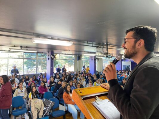Funcesi realiza Simpósio para debater temas da juventude com alunos do 8º e 9º ano