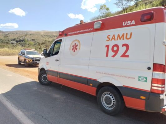 idoso-fica-ferido-ao-ter-o-veiculo-atingido-por-carga-excedente