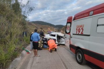 Capotamento deixa quatro feridos na BR-381, em Antônio Dias