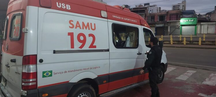 Ambulância do Samu é danificada durante atendimento no Gabiroba