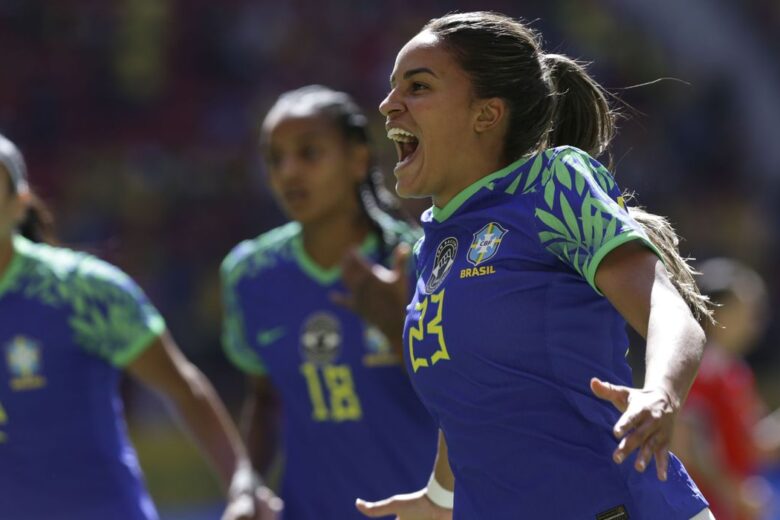 Seleção feminina goleia Chile em último jogo antes da Copa do Mundo de Futebol