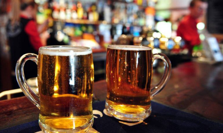 Bares e restaurantes de BH devem faturar até 15% a mais durante o Carnaval