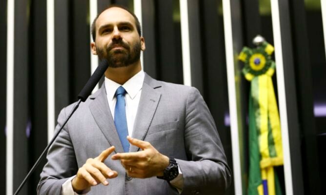 Eduardo Bolsonaro: "Vamos voltar e consertar a lambança"