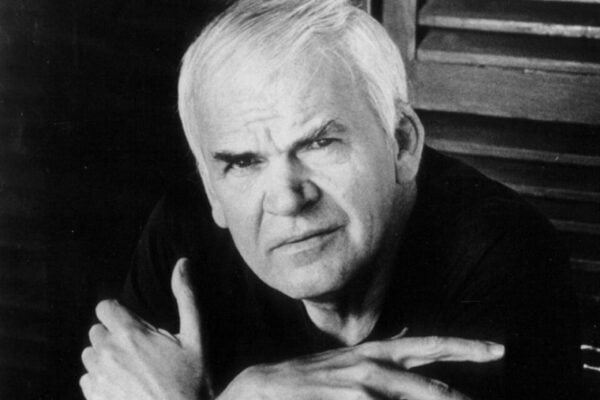 Morre aos 94 anos o escritor checo Milan Kundera, autor de "A Insustentável Leveza do Ser"