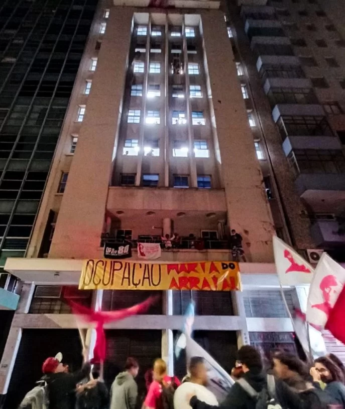Movimento social ocupa prédio vazio no Centro de Belo Horizonte
