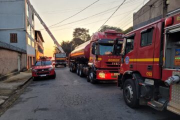 Monitoras dos Cemeis passam por treinamento do Corpo de Bombeiros para emergências em João Monlevade