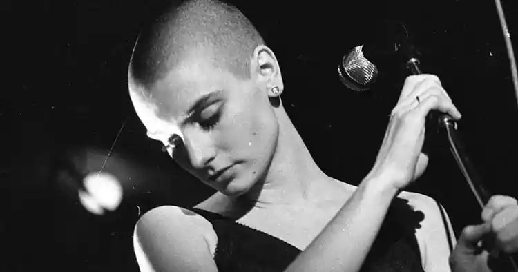 Aos 56 anos, morre a cantora Sinéad O’Connor