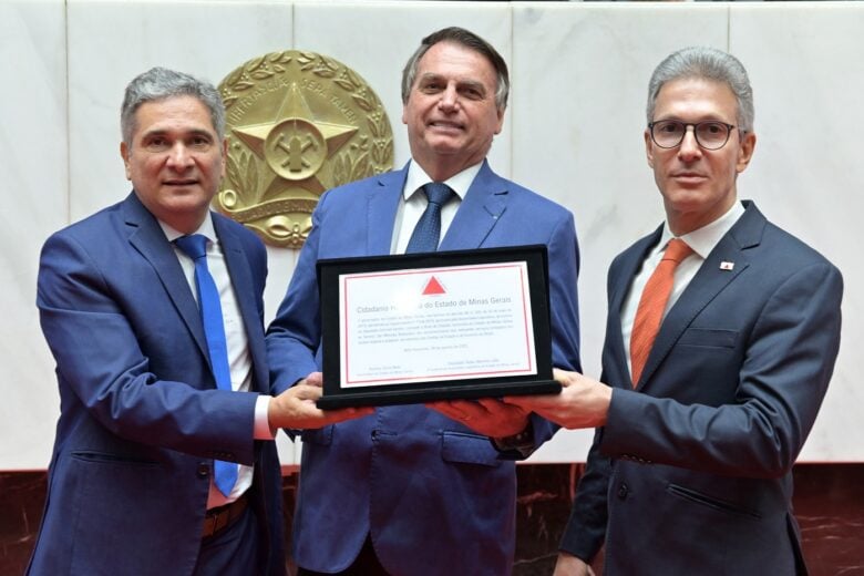 “Sou oficialmente mineiro de coração”, diz Bolsonaro ao receber título de cidadão honorário de Minas