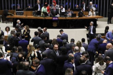 Câmara dos Deputados aprova novo arcabouço fiscal sem Fundeb e Fundo do Distrito Federal