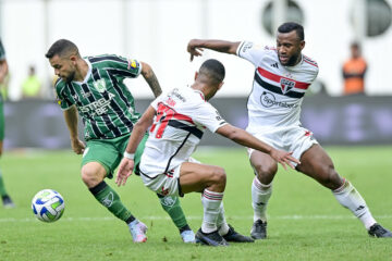 Com um jogador a menos, América-MG vence São Paulo e quebra sequência de 10 jogos sem vitória