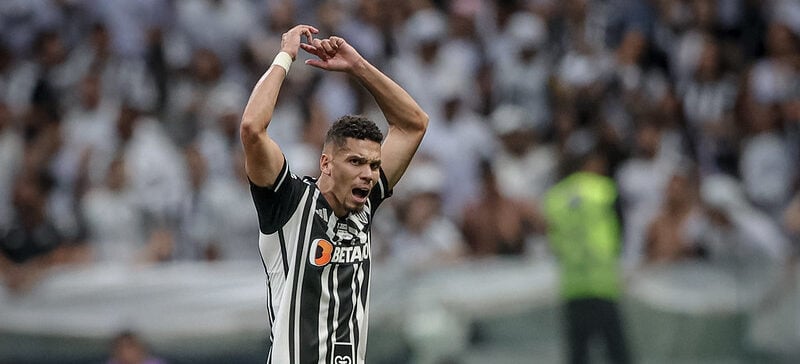 Paulinho marca duas vezes e Galo bate o Santos na estreia da Arena MRV