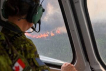 Canadá: grande incêndio florestal faz com que 20 mil pessoas deixem suas casas
