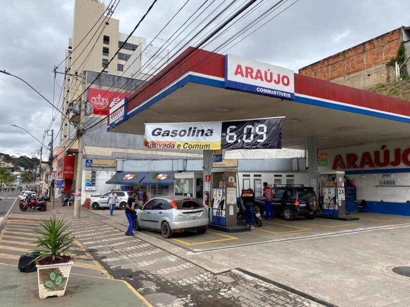 Itabira já registra aumento nos combustíveis; gasolina na região central chega a oscilar R$0,25 entre postos 