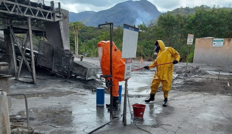 Vazamento de ácido mobiliza bombeiros em Timóteo