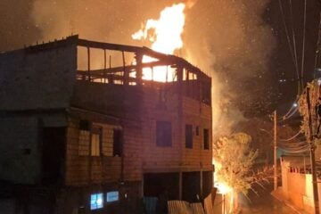 Itabira: incêndio que atingiu lote e residência no Santa Ruth pode ter sido provocado intencionalmente