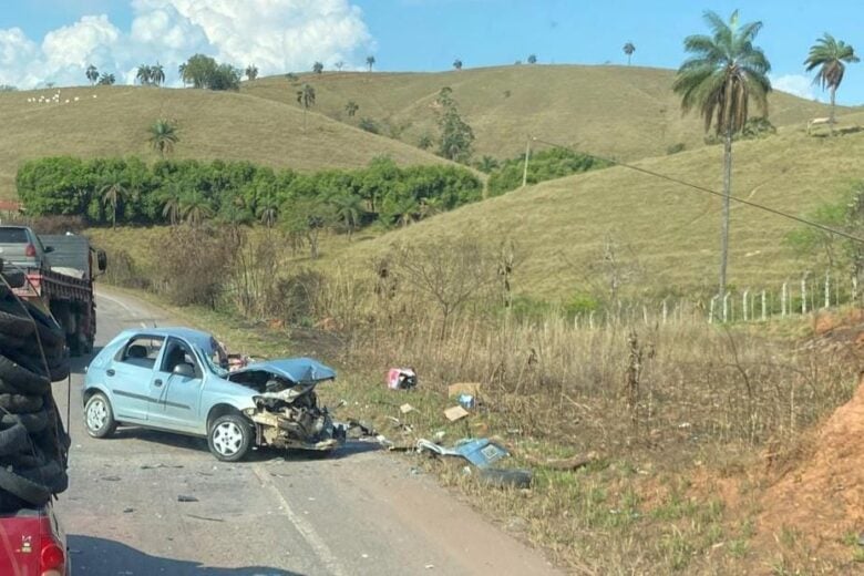 Homem morre após batida frontal entre carro e caminhão na MG-434, em São Gonçalo do Rio Abaixo