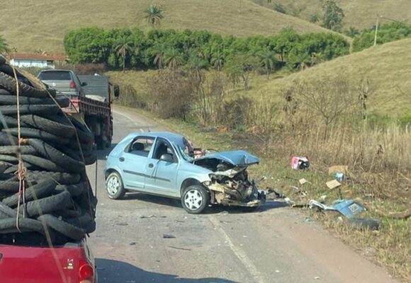 Homem morre após batida frontal entre carro e caminhão na MG-434, em São Gonçalo do Rio Abaixo