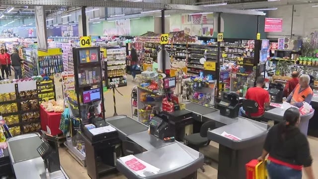 Barão de Cocais: homem é suspeitos de agredir embalador que não reforçou sacola de supermercado; veja o vídeo