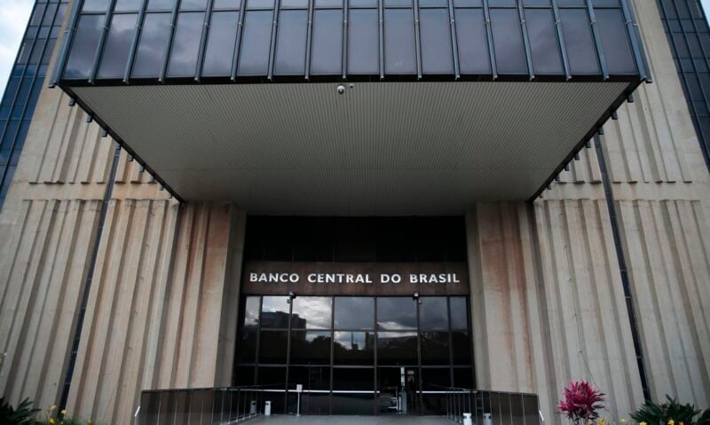 Banco Central reduz juros em 0,25 ponto porcentual, para 10,50%, em decisão dividida