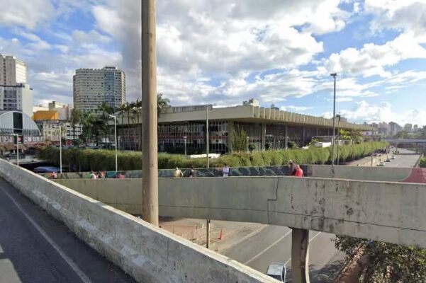 homem morre após pular de passarela em BH