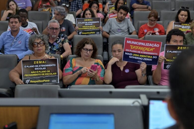 Educadores acusam governo do Estado de forçar municipalização do ensino fundamental