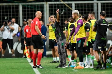 Salum detona arbitragem após derrota para o Vasco: “foi uma vergonha o que foi feito com o América”