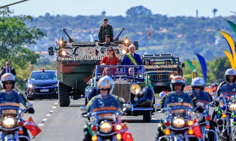 Desfile de 7 de setembro em Brasília ocorreu com clima amigável e ausência de protestos