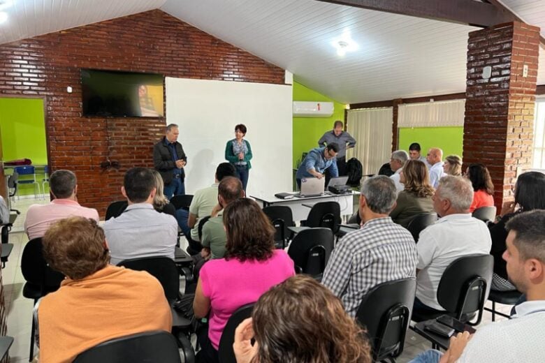 Instituto Pró-Cidadania apresenta dados para a diversificação econômica de São Gonçalo do Rio Abaixo