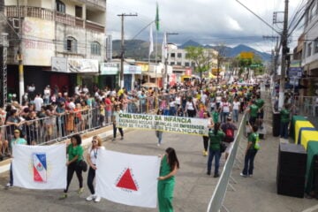 Milhares acompanham desfile de 7 de setembro em Fabriciano