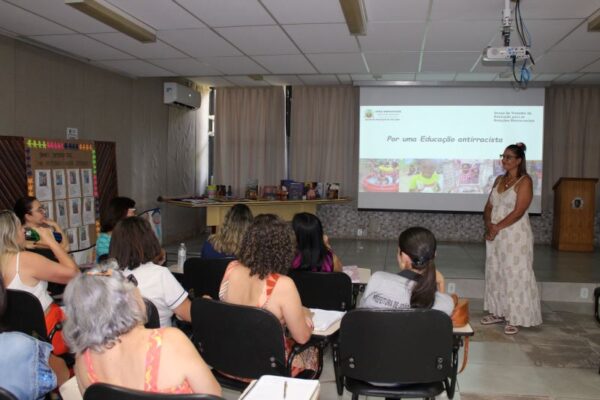 A educação antirracista busca combater os preconceitos contra pessoas não brancas. Foto: Prefeitura de João Monlevade