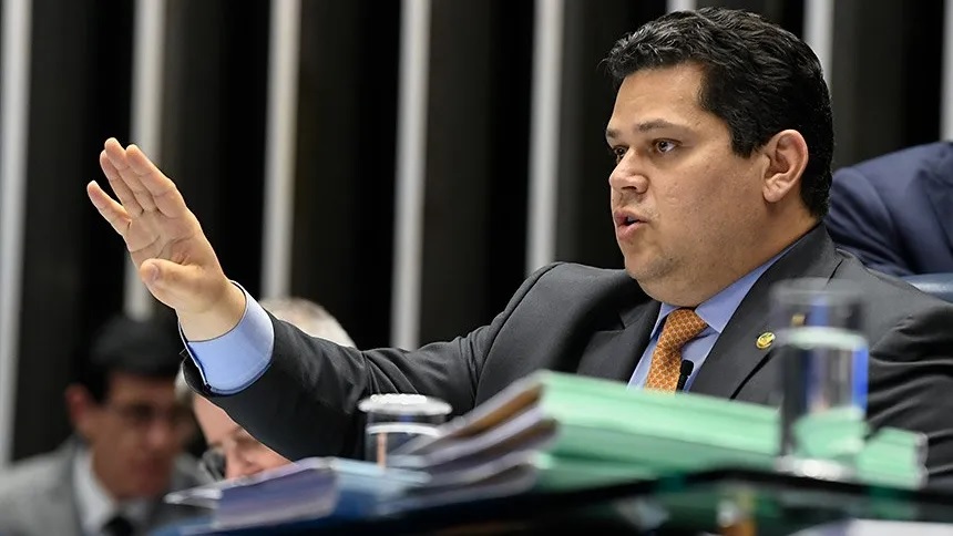 Davi Alcolumbre dá sequência à PEC que fixa mandato de 8 anos no STF