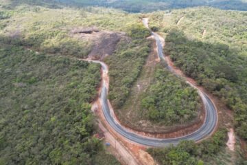 São Gonçalo do Rio Abaixo: estrada de Peti começa a receber pavimentação asfáltica