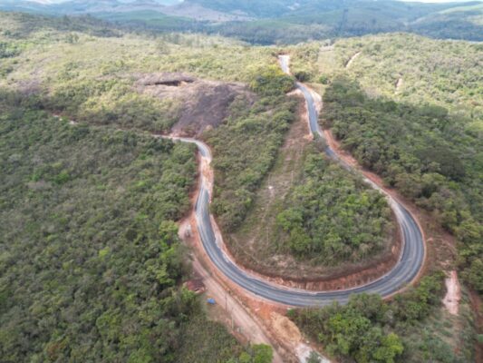 São Gonçalo do Rio Abaixo: estrada de Peti começa a receber pavimentação asfáltica