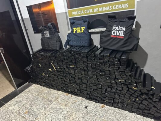 Polícia Civil e PRF apreendem quase uma tonelada de maconha e oito pessoas são presas