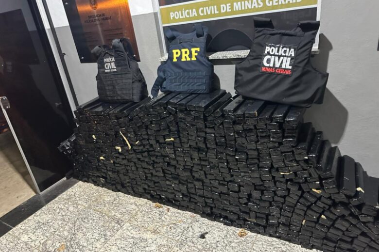 Polícia Civil e PRF apreendem quase uma tonelada de maconha e oito pessoas são presas